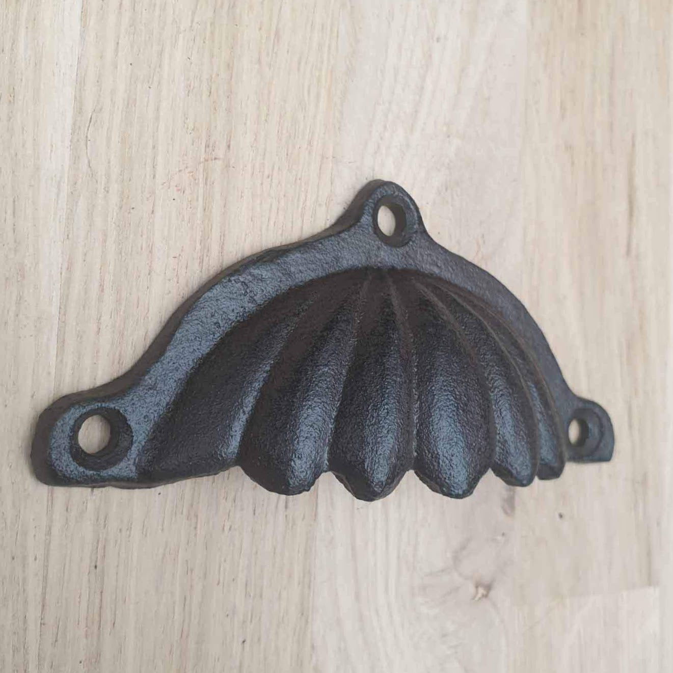 Rustic Cast Iron Shell Cup Handle - HK35H09  Hooks Knobs 